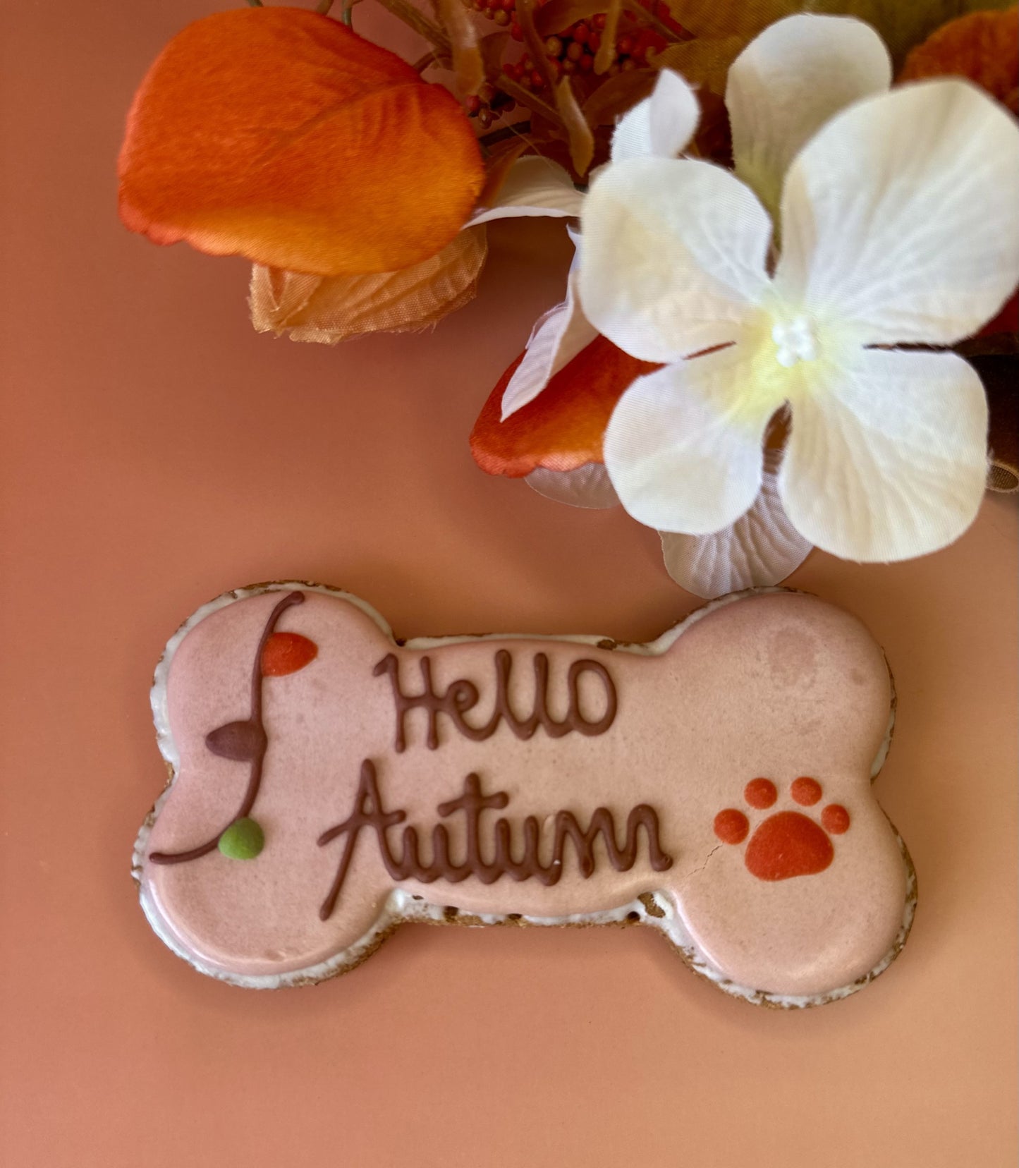 'Hello Autumn' Bone Biscuit